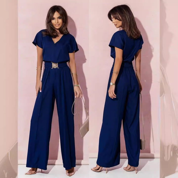 Stylish women's jumpsuit with wide cut and belt Lune London