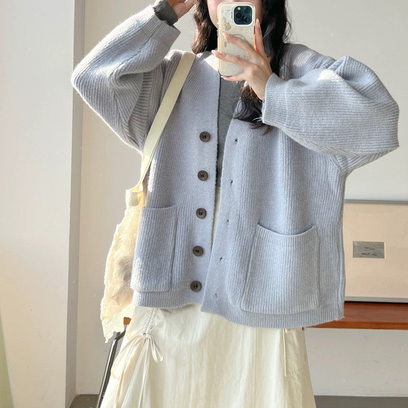 Cardigan Douillet pour Femme avec Grandes Poches et Détails de Boutons Chic & Stil