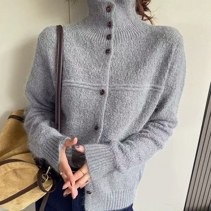 Cardigan pour femmes avec col haut et détails en bouton Chic & Stil