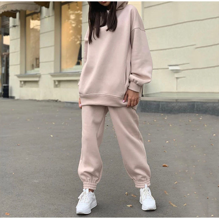 Casual women's jogging set in soft material with elastic waistband Lune London
