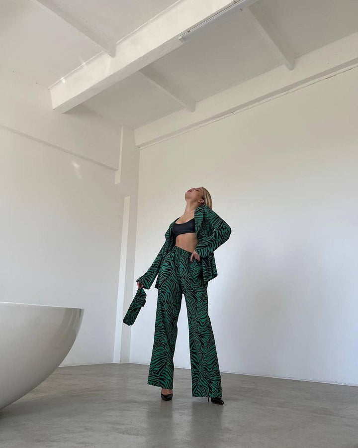 Women's set composed of a lightweight blazer and wide-leg pants with a floral design Lune London