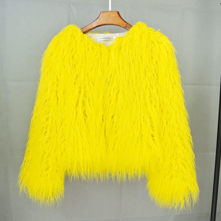 Ladies Plush Faux Fur Coat in Loose Fit and Voluminous Design Lune London