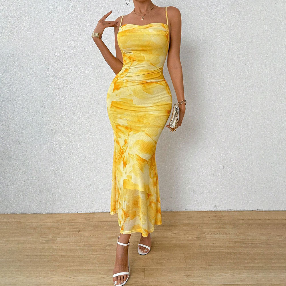 Robe maxi pour femmes avec des bretelles dénudées et un motif floral Chic & Stil
