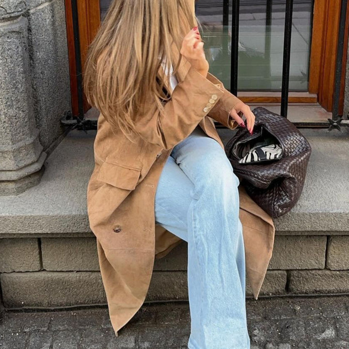 Women Elegant long coat with double buttoning and practical pockets Lune London