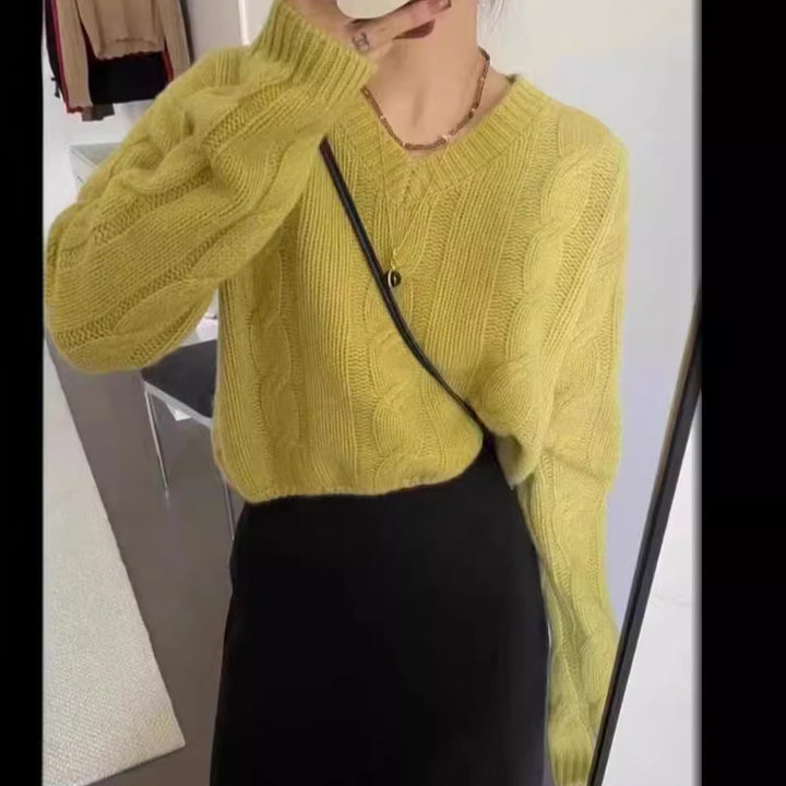 Pull tricoté pour femmes avec motif en tresse et col en V Chic & Stil