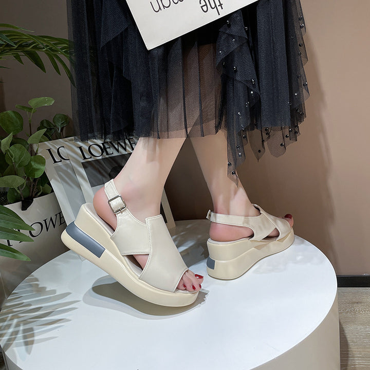 Elegant and airy women's strap sandals with adjustable straps and anatomical sole Lune London