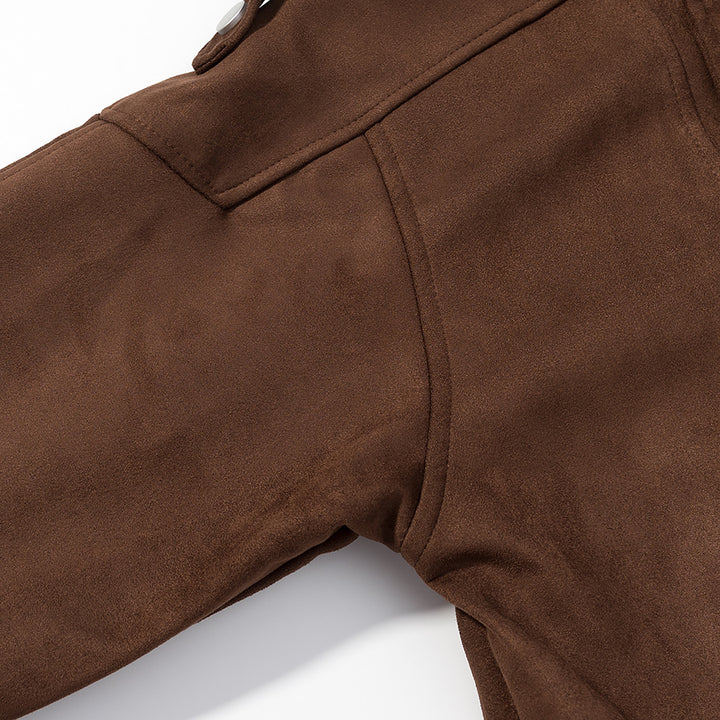 Veste courte féminine à la mode dans un style urbain avec col montant et détails d'épaule Chic & Stil