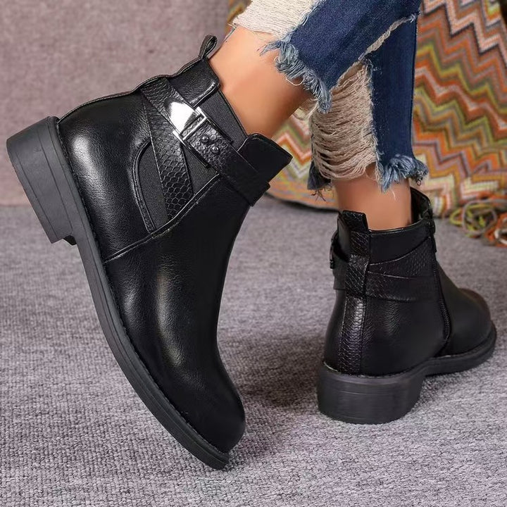 Elegant ankle boots for women with a stylish zipper and a chic comfort design Lune London