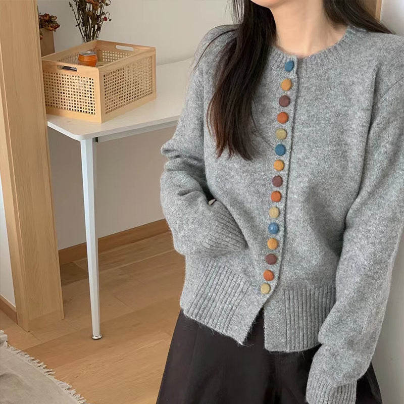 Cardigan femme avec des détails de boutons colorés et un matériau en feutre doux Chic & Stil