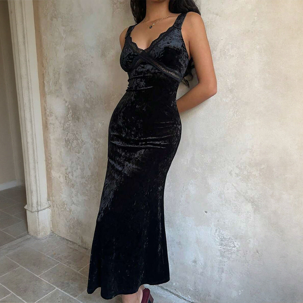 Robe maxi en velours pour femmes avec décolleté en V profond et élégantes bretelles spaghetti Chic & Stil