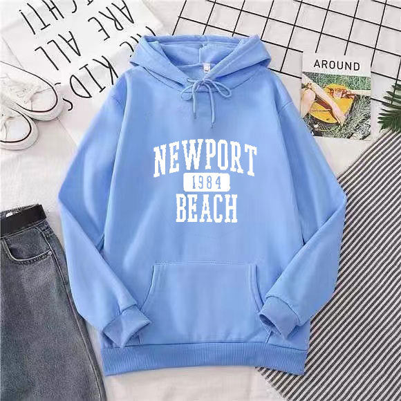 Women's hoodie with nostalgic Newport Beach lettering Chic & Stil