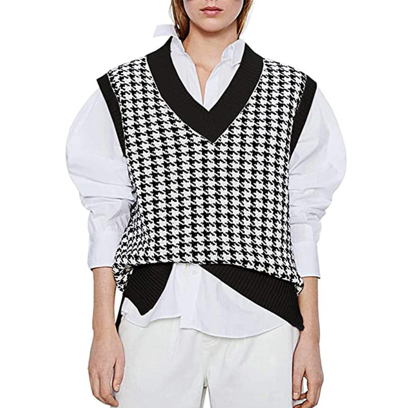 Knit vest for women with a modern checked pattern Lune London