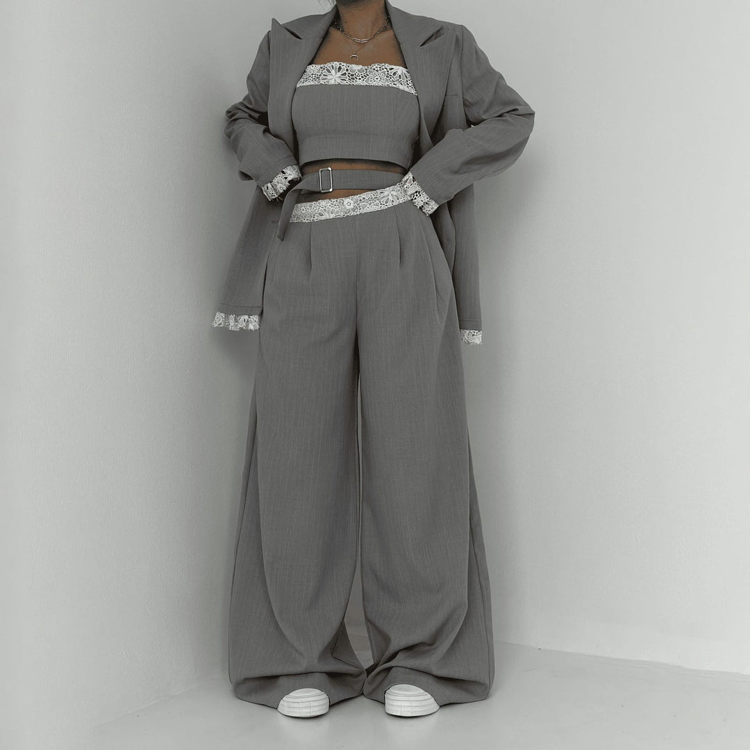 Ladies Elegant two-piece set with lace accents Lune London
