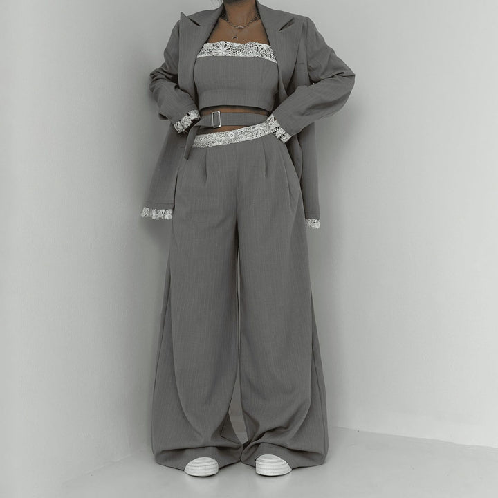 Ladies Elegant two-piece set with lace accents Lune London
