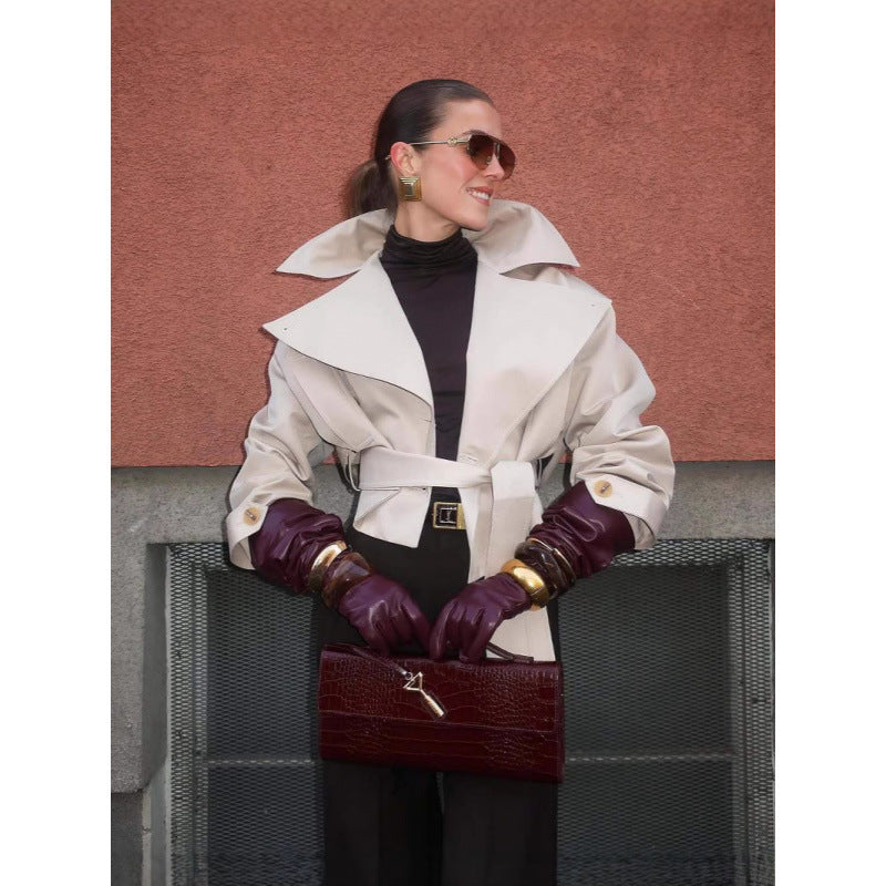 Fashionable women's trench coat with wide collar and belt at the waist Lune London