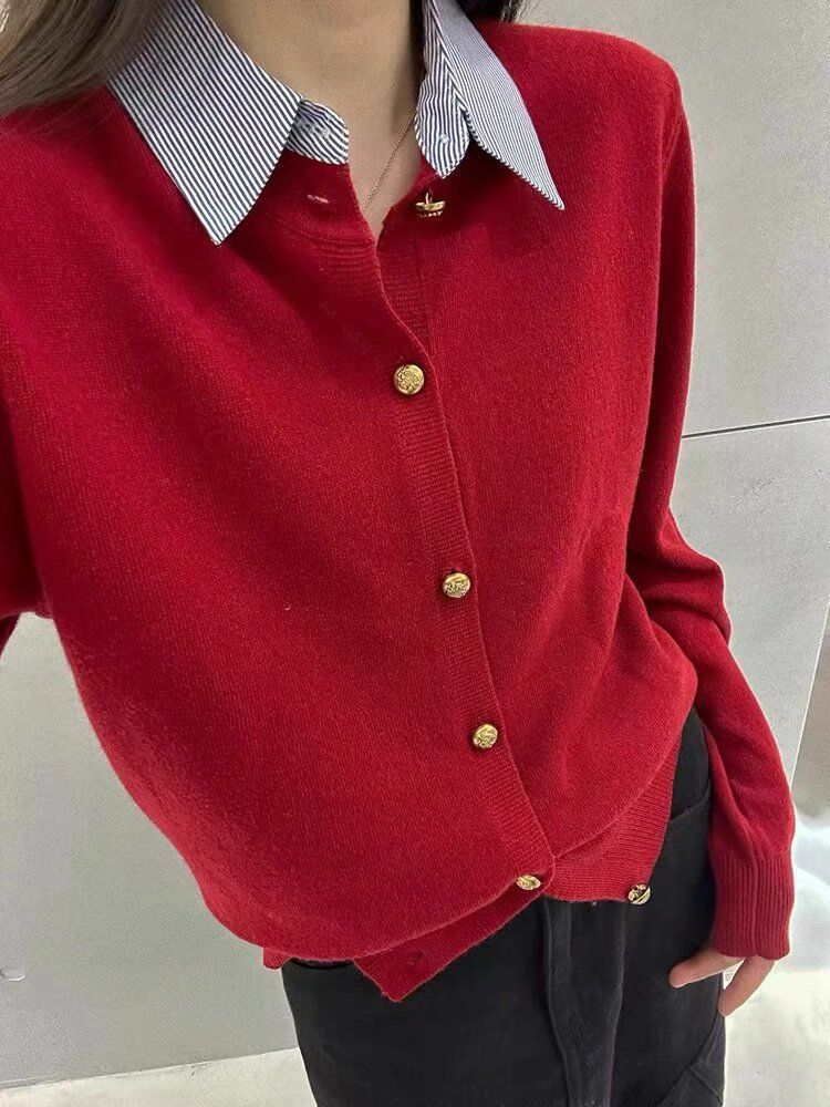 Cardigan en maille fine pour femmes avec détails en boutons dorés Chic & Stil