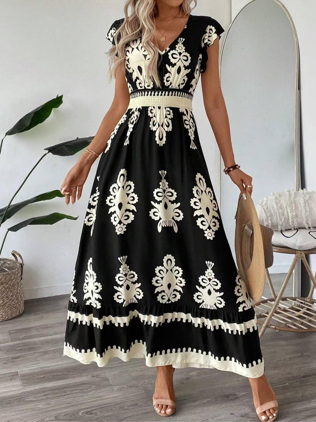 Embroidered maxi dress for women with V-neck Lune London