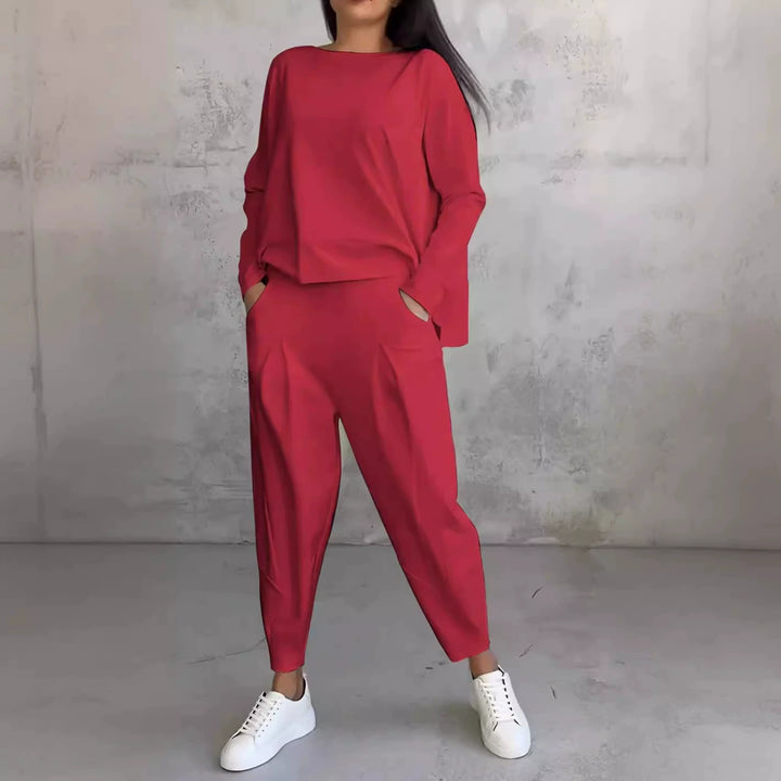 Elegant ensemble for women with casual top and comfortable pants Lune London