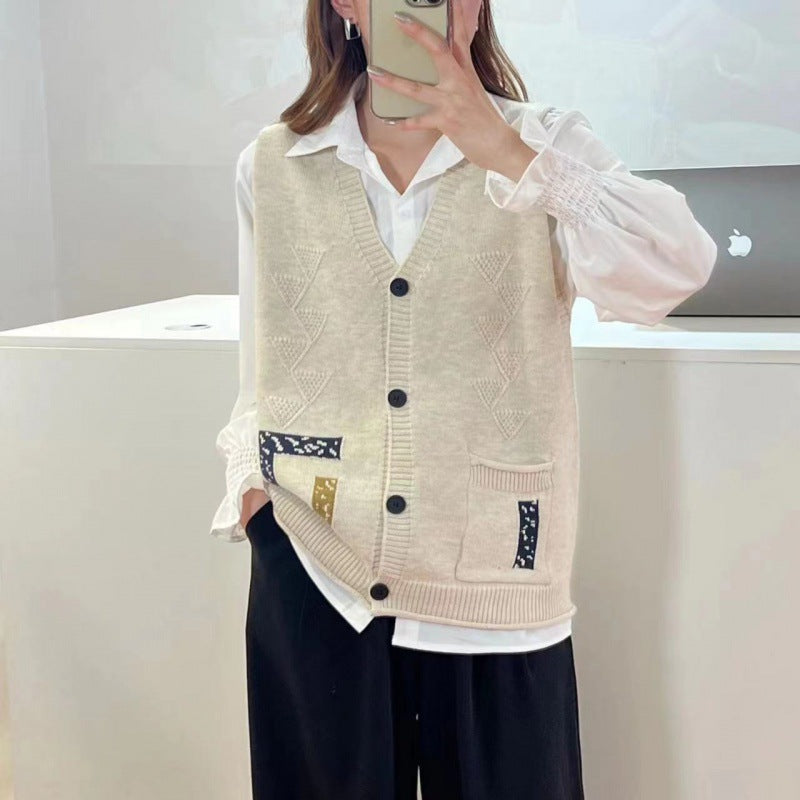 Knitted vest for women with V-neck and decorative pockets Lune London