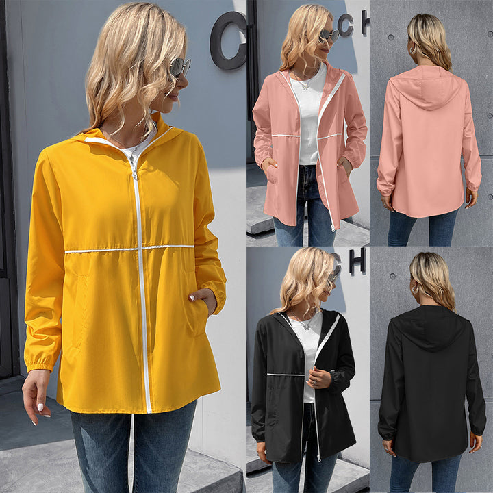 Veste de pluie légère pour femmes avec capuche pratique et poches latérales Lune London