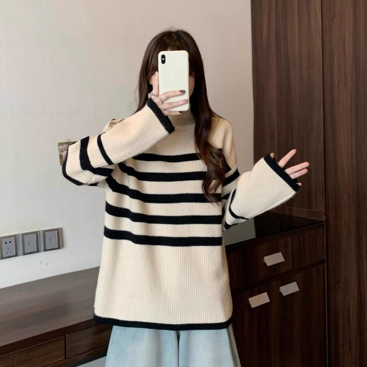 Pull à rayures pour femmes avec col moderne et détails de boutons Chic & Stil