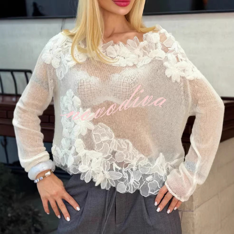 Pull en tricot pour femmes avec des accents floraux en dentelle et un design transparent Chic & Stil