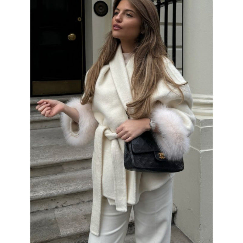 Elegant hooded jacket for women with faux fur trim Lune London