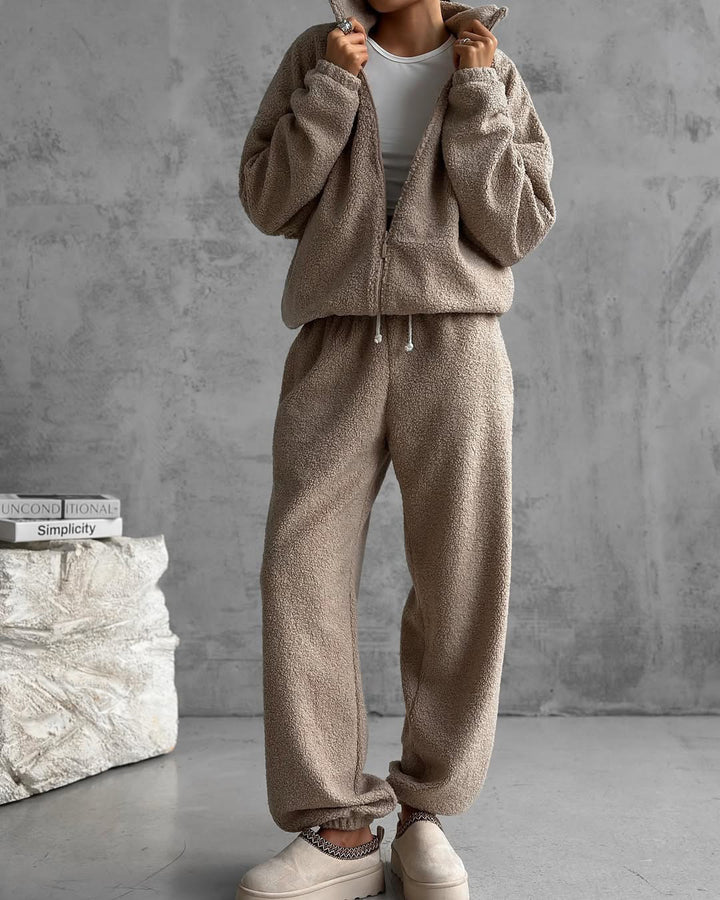 Comfortable fleece jogging set for women with hood and elastic waist Lune London