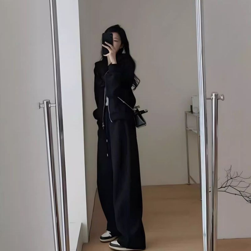 Women's Oversized Leisure Hoodie Set with Deep Cut and Casual Pants Chic & Stil