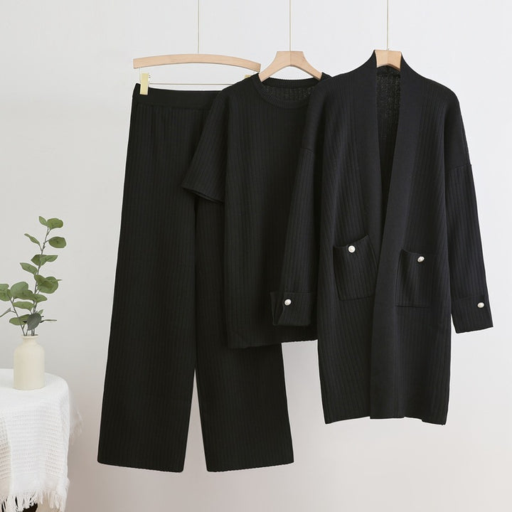 Knitted loungewear set for women with long sleeves and practical pockets Lune London
