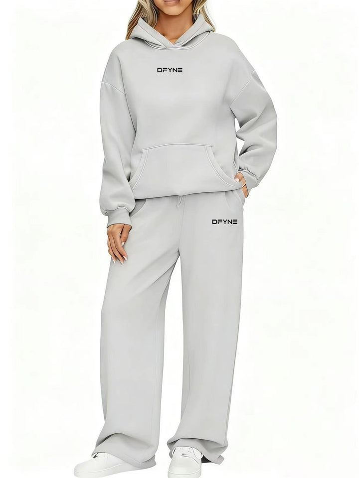 Women's casual jogging suit made of soft sweat material Chic & Stil