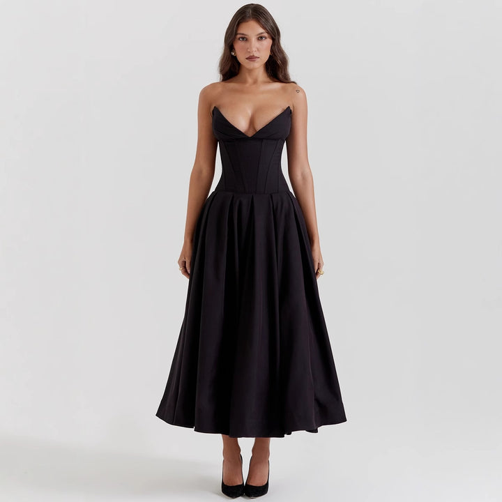 Maxi Couture Dress for women with an elegant heart neckline and a flared skirt Chic & Stil