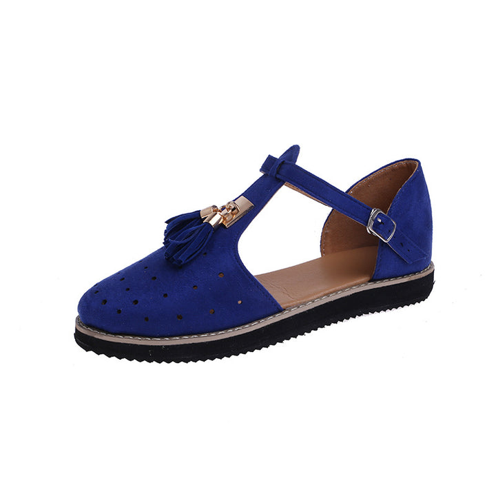 Elegant ballet flats for ladies with a trendy fringe detail and an adjustable strap Lune London