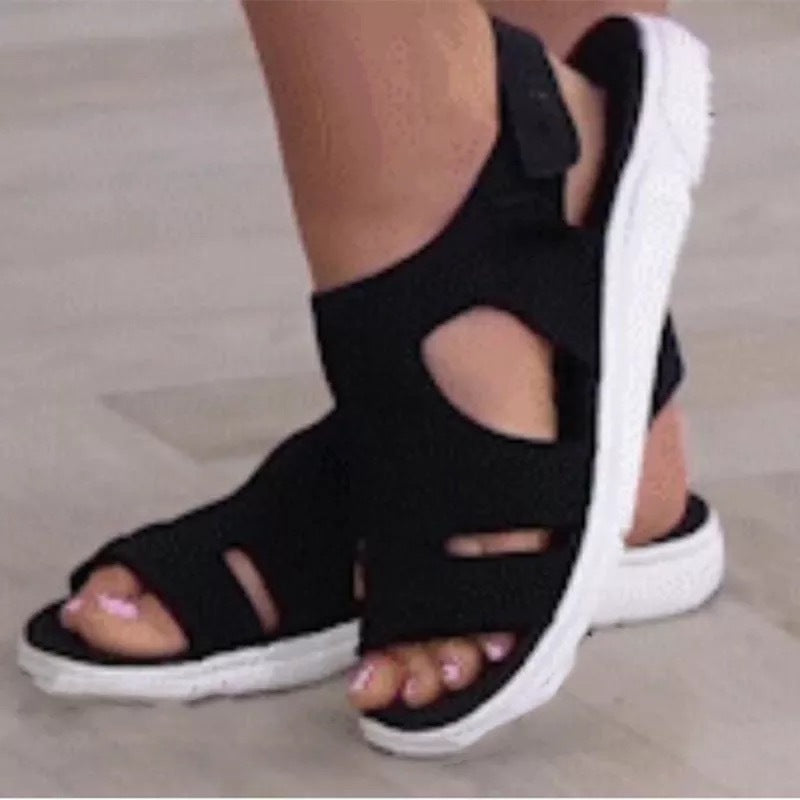 Women Breathable sandals with flexible sole and adjustable strap Lune London