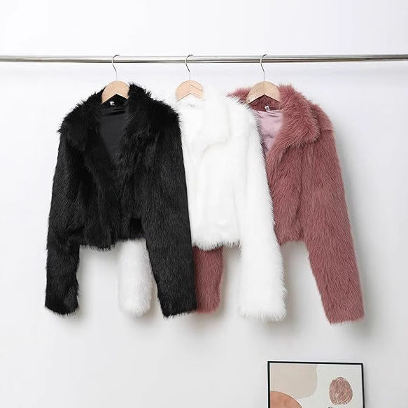 Short faux fur jacket for women with soft fur and an elegant silhouette Lune London