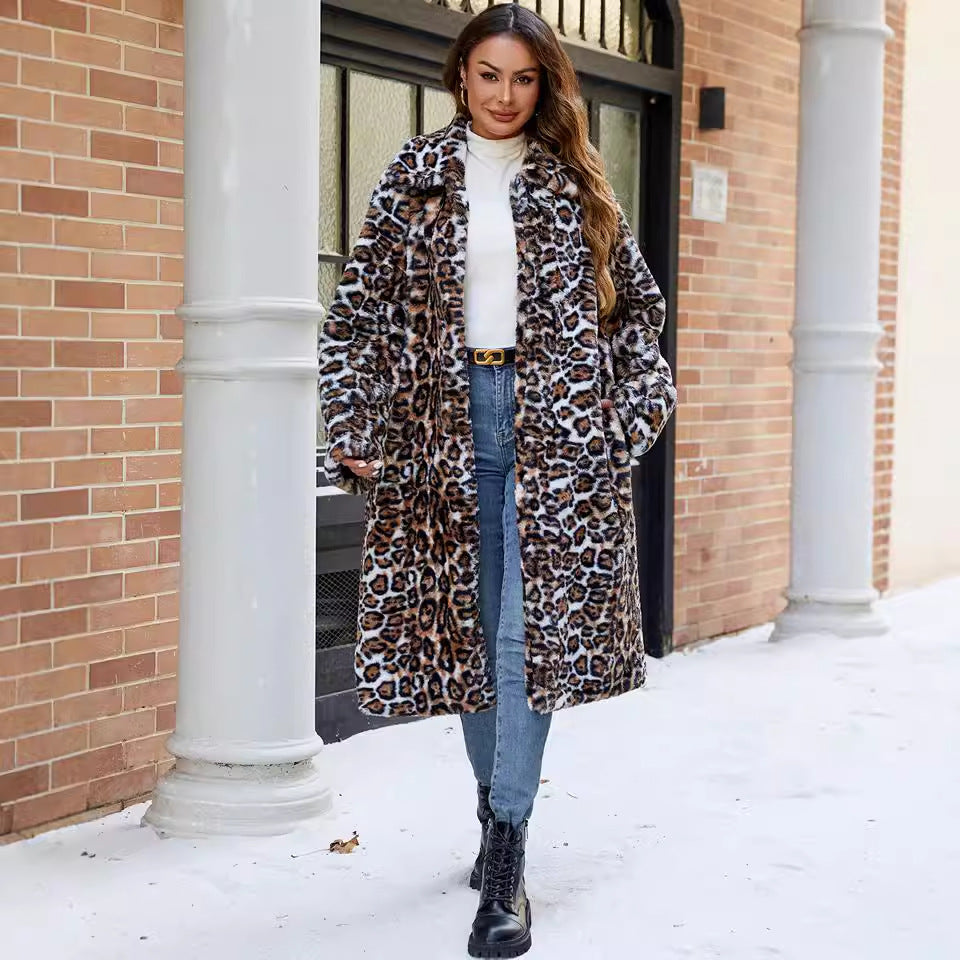 Ladies elegant and stylish faux fur coat Lune London