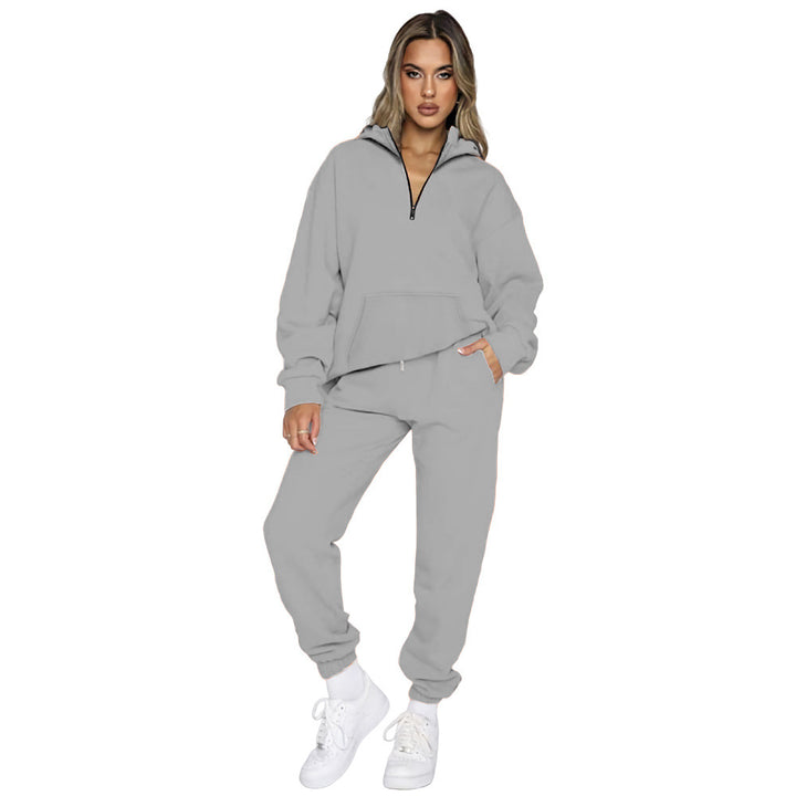 Comfortable women's sweatshirt set with modern zipper and practical pockets Lune London
