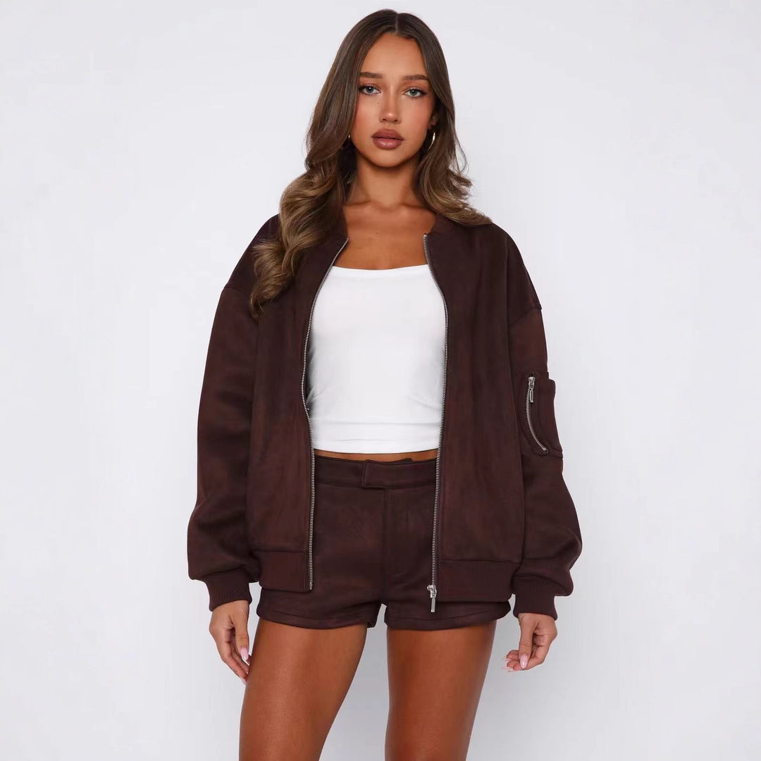 Stylish women's sports set with zip closure and relaxed fit Lune London