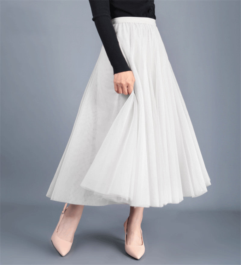 Elegant tulle skirt for women with voluminous cut and elastic waist Lune London
