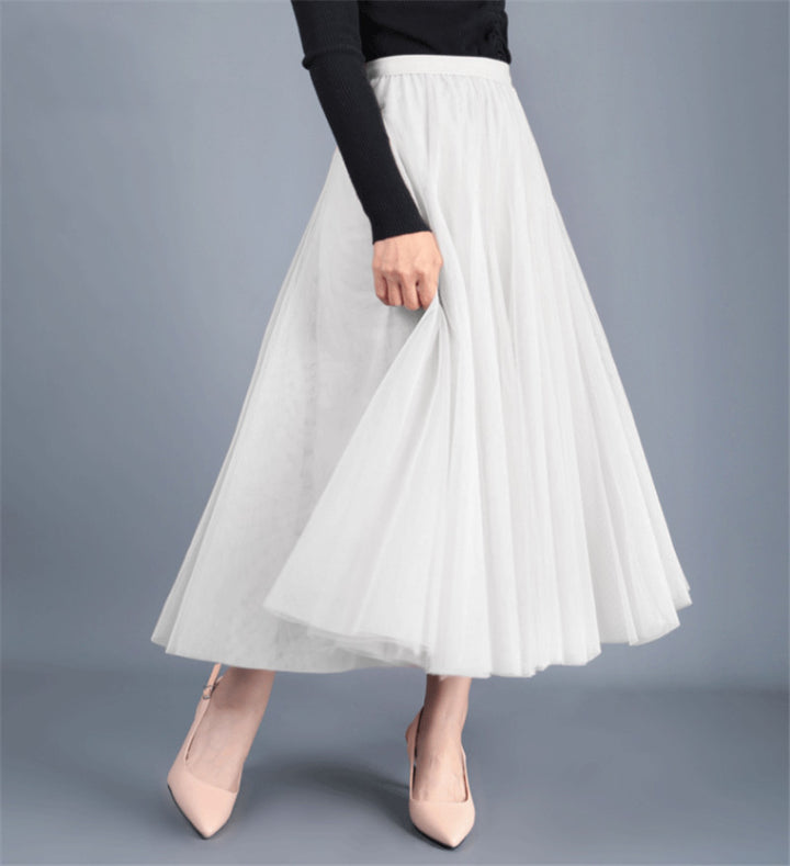Elegant tulle skirt for women with voluminous cut and elastic waist Lune London
