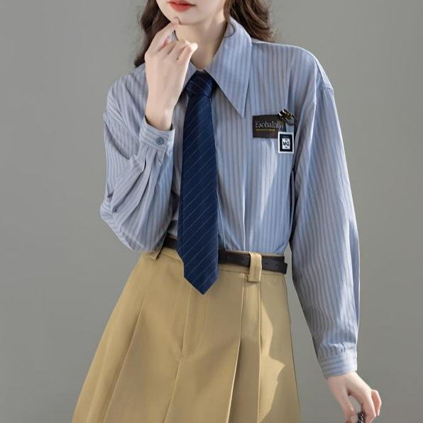 Blouse rayée classique pour femmes avec une forme de col moderne Chic & Stil