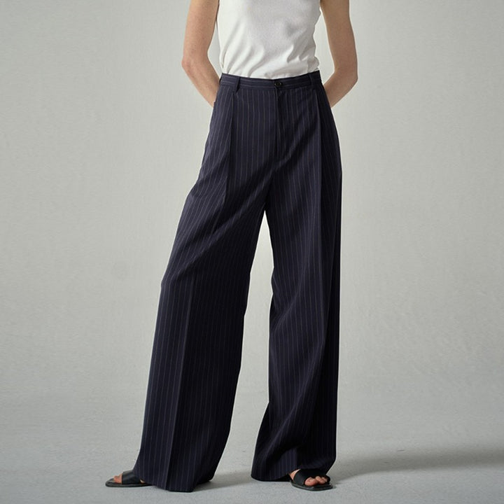 Pantalons en tissu élégants pour femmes avec des jambes larges et des rayures Chic & Stil