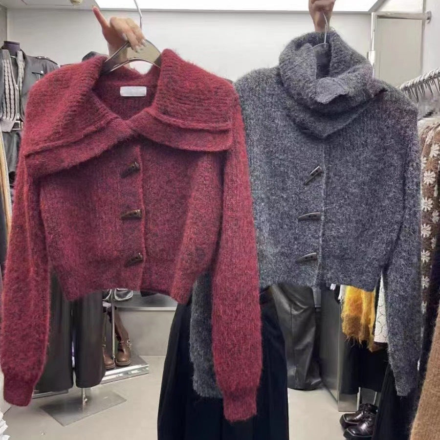 Cardigan pour femmes avec col à la mode et fermeture à torsion Chic & Stil