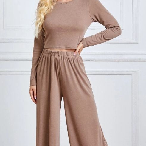Ladies chic leisure outfit