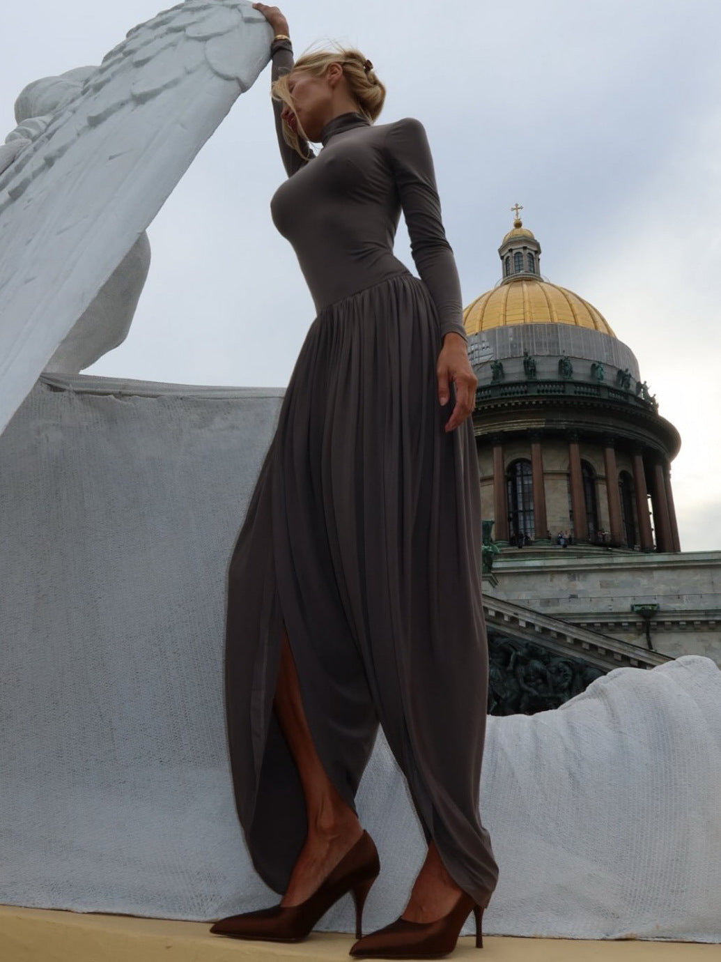 Ladies Elegant Long Dress with Long Sleeves, High Neck and Chic Slits und Style