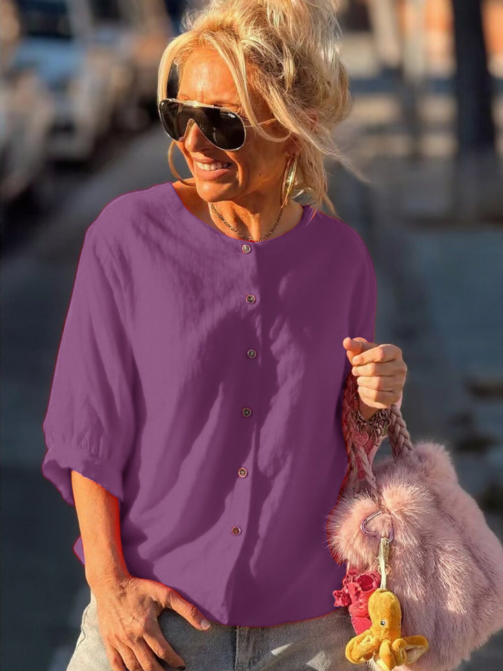 Blouse décontractée pour femmes avec manches courtes, détails de boutons et coupe ample Chic & Stil