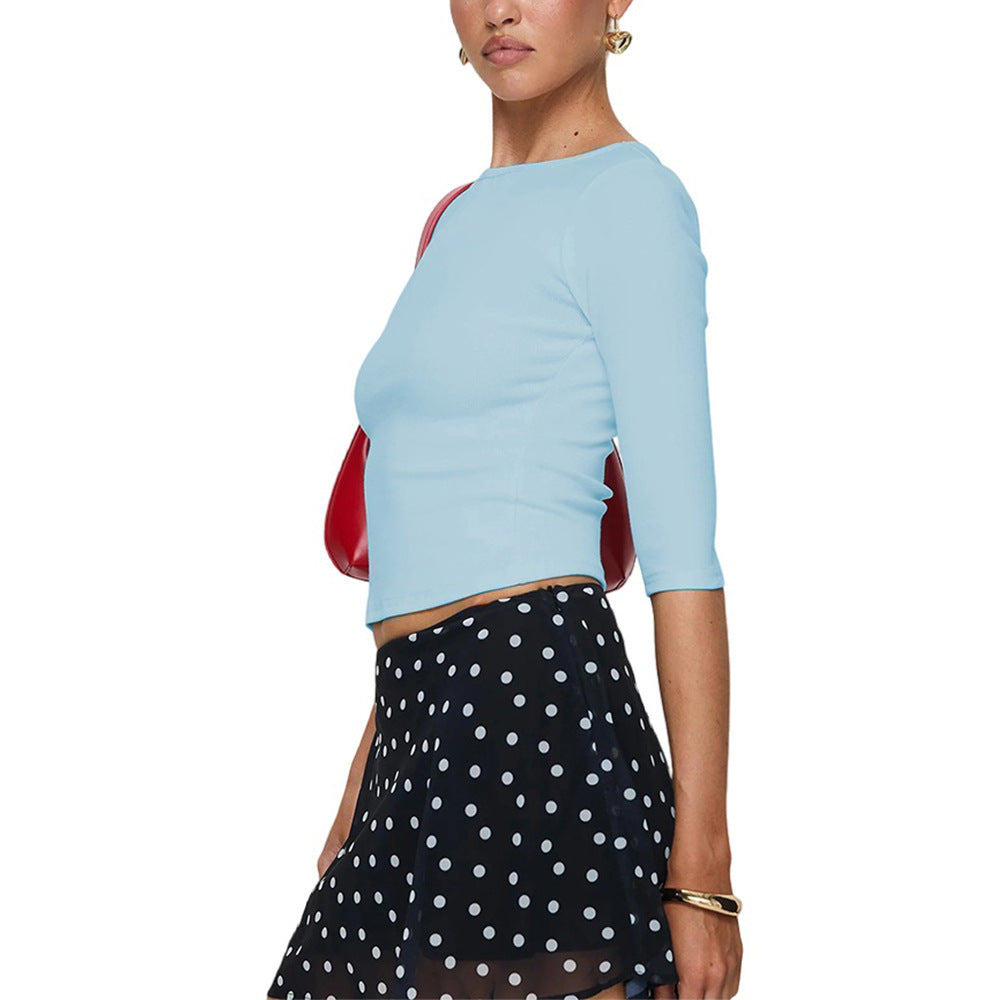 Chemise à manches longues coupée pour femmes avec un col rond élégant et une coupe flatteuse.
