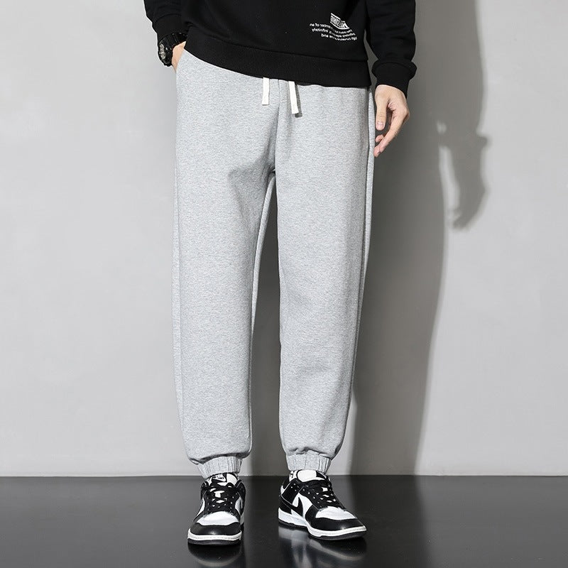 Casual sweatpants for men with elastic waistband and side pockets Lune London