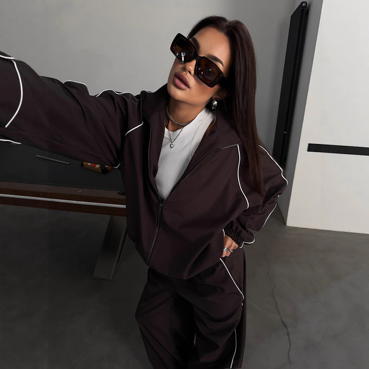 Women's sporty loungewear set with elastic waist and casual jacket Lune London