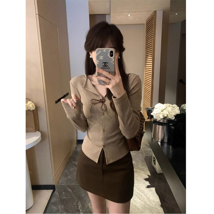 Women's stylish knitted sweater with button placket Chic & Stil